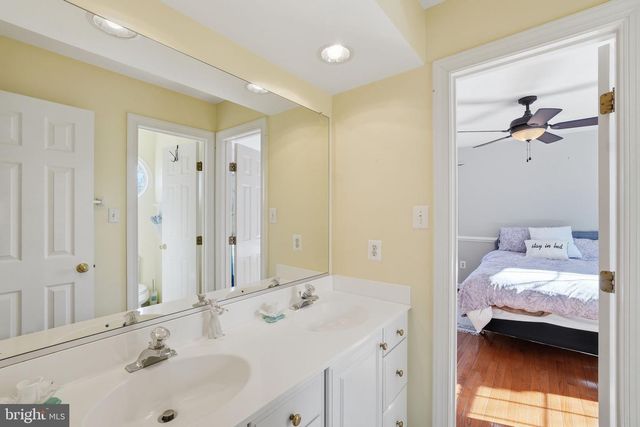 5012 WHISPER WILLOW DR, Fairfax, VA 22030