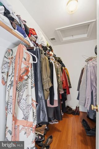 5012 WHISPER WILLOW DR, Fairfax, VA 22030