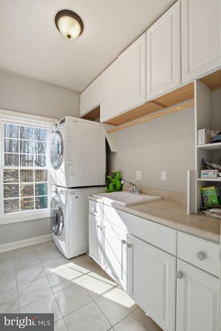 5012 WHISPER WILLOW DR, Fairfax, VA 22030