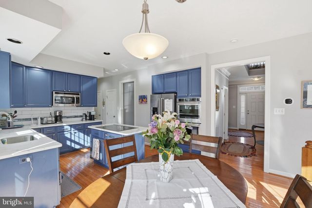 5012 WHISPER WILLOW DR, Fairfax, VA 22030