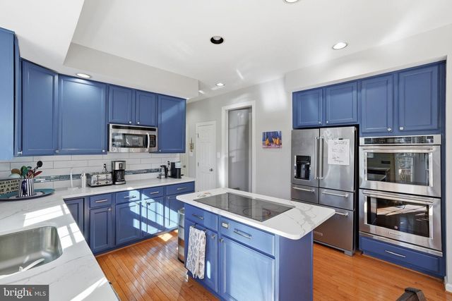 5012 WHISPER WILLOW DR, Fairfax, VA 22030