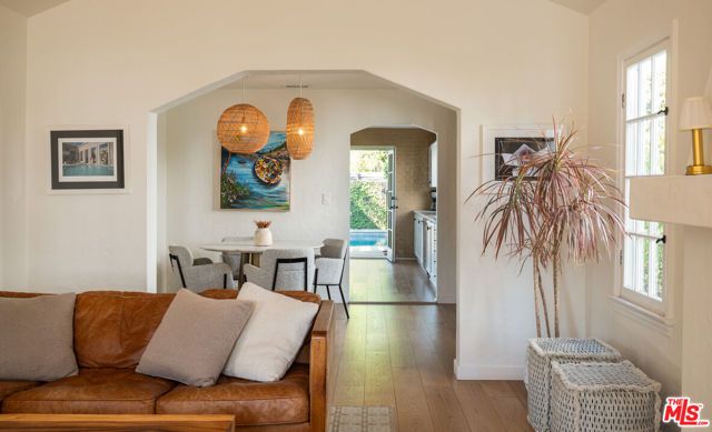 8215 Clinton Street, Los Angeles, CA 90048