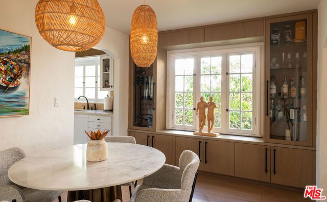 8215 Clinton Street, Los Angeles, CA 90048