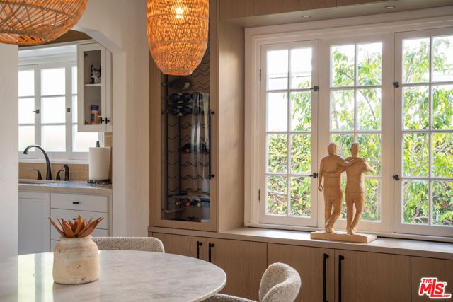 8215 Clinton Street, Los Angeles, CA 90048