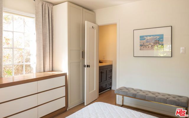 8215 Clinton Street, Los Angeles, CA 90048