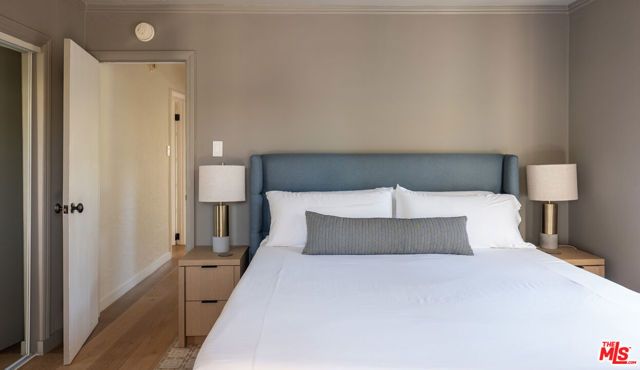 8215 Clinton Street, Los Angeles, CA 90048