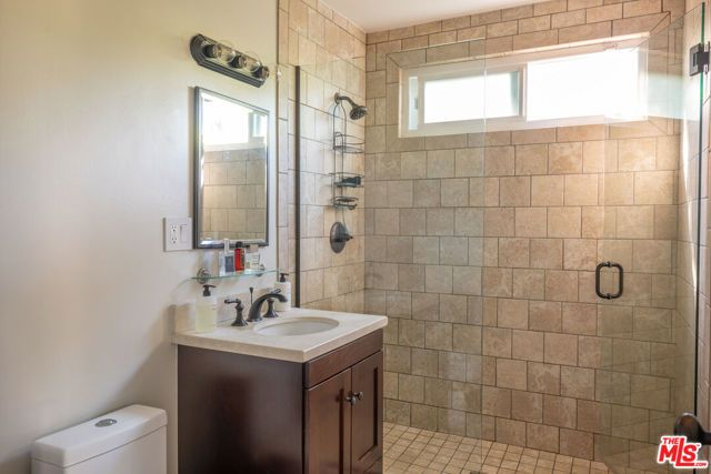 8215 Clinton Street, Los Angeles, CA 90048