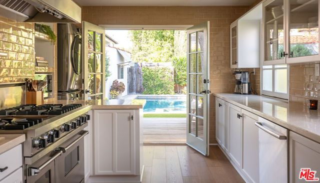 8215 Clinton Street, Los Angeles, CA 90048