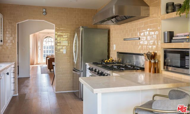 8215 Clinton Street, Los Angeles, CA 90048