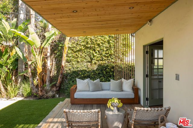 8215 Clinton Street, Los Angeles, CA 90048