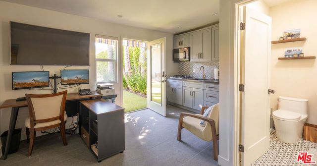 8215 Clinton Street, Los Angeles, CA 90048