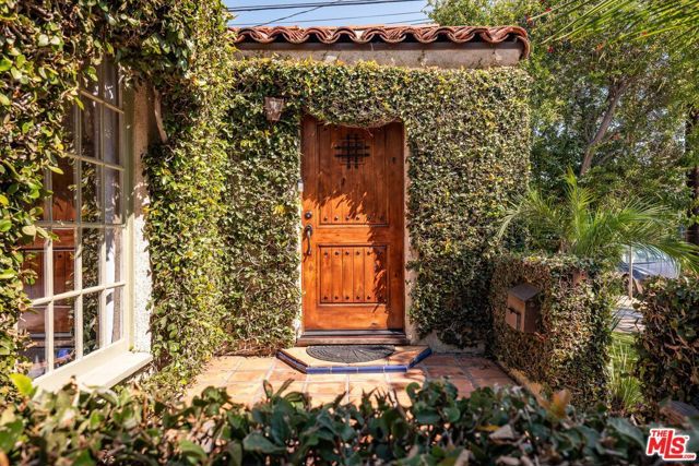 8215 Clinton Street, Los Angeles, CA 90048