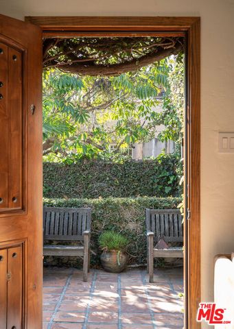 8215 Clinton Street, Los Angeles, CA 90048
