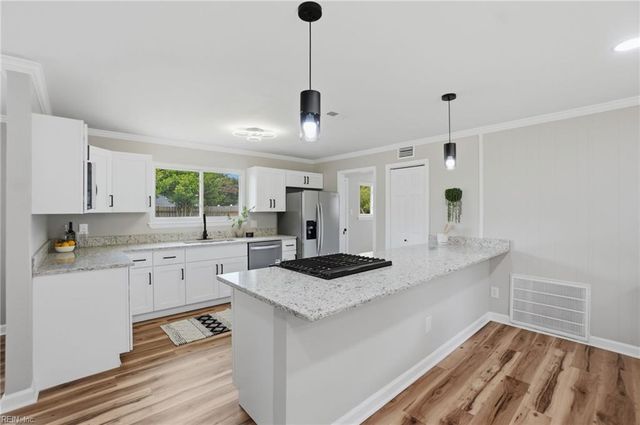 409 Lineberry RD, Virginia Beach, VA 23452