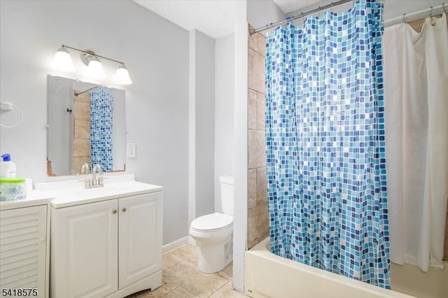 264 Union St, Lodi Boro, NJ 07644