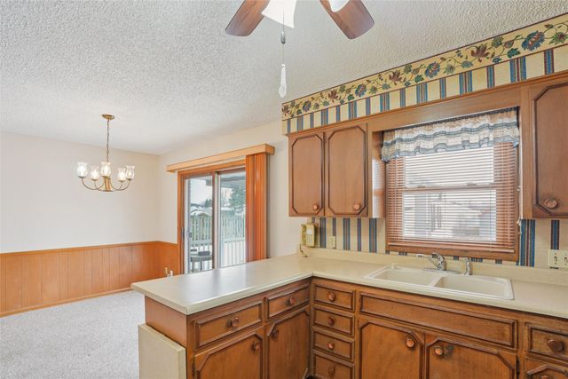 501 E 17th Street N, Newton, IA 50208