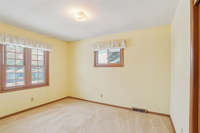 501 E 17th Street N, Newton, IA 50208