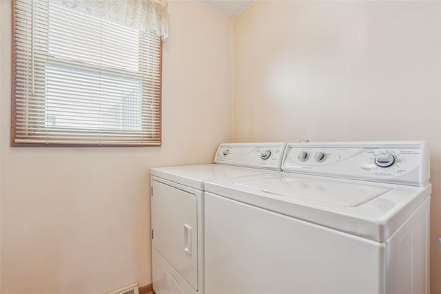 501 E 17th Street N, Newton, IA 50208