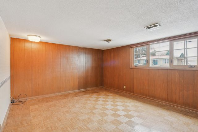 501 E 17th Street N, Newton, IA 50208