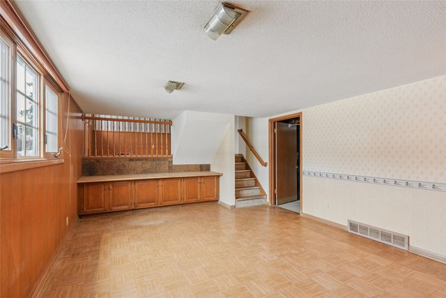 501 E 17th Street N, Newton, IA 50208