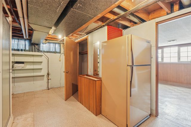 501 E 17th Street N, Newton, IA 50208