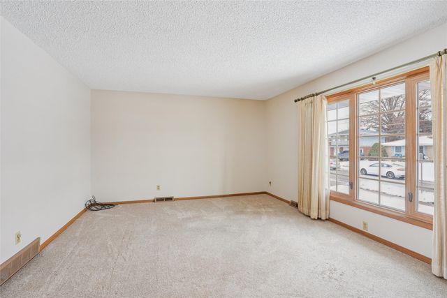 501 E 17th Street N, Newton, IA 50208