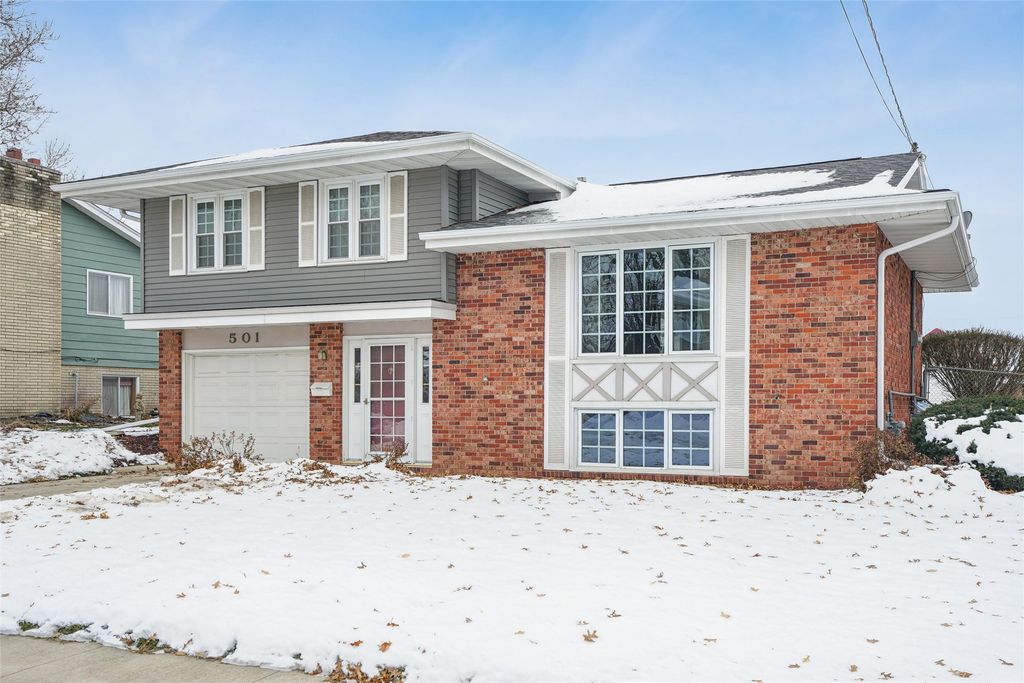 501 E 17th Street N, Newton, IA 50208