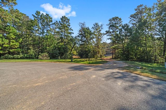 7015 Woodlake Trl, Montgomery, TX 77316