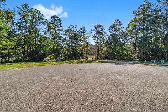 7015 Woodlake Trl, Montgomery, TX 77316