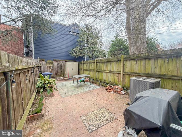 318 11TH ST SE, Washington, DC 20003