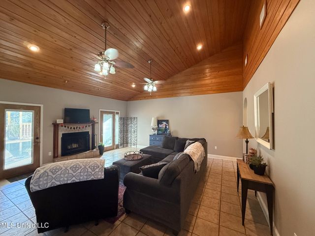 2855 Firetower Road, Kiln, MS 39556