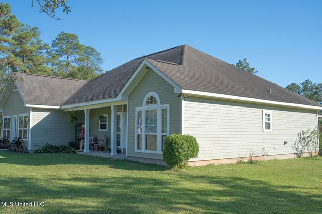 2855 Firetower Road, Kiln, MS 39556