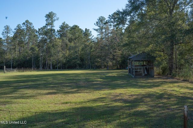 2855 Firetower Road, Kiln, MS 39556