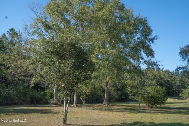 2855 Firetower Road, Kiln, MS 39556