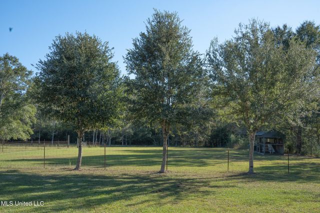 2855 Firetower Road, Kiln, MS 39556