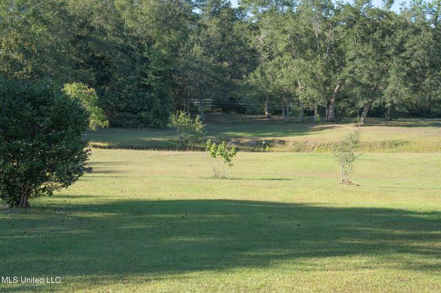 2855 Firetower Road, Kiln, MS 39556