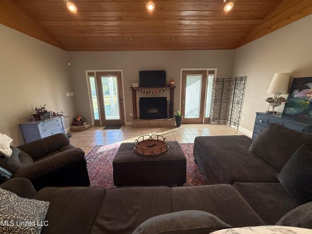 2855 Firetower Road, Kiln, MS 39556