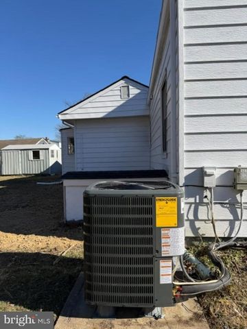 6810 PICKETT DR, Suitland, MD 20746