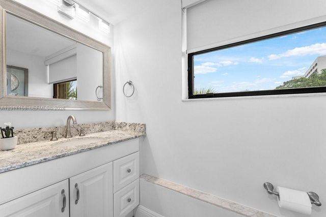 364 Golfview Road 505, North Palm Beach, FL 33408