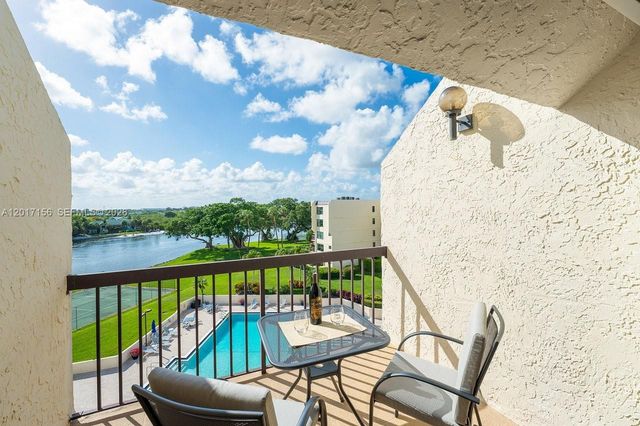 364 Golfview Road 505, North Palm Beach, FL 33408