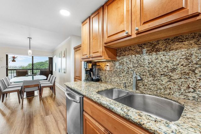 364 Golfview Road 505, North Palm Beach, FL 33408
