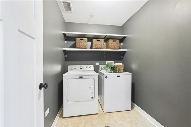 977 Harris Road 25, Grayslake, IL 60030