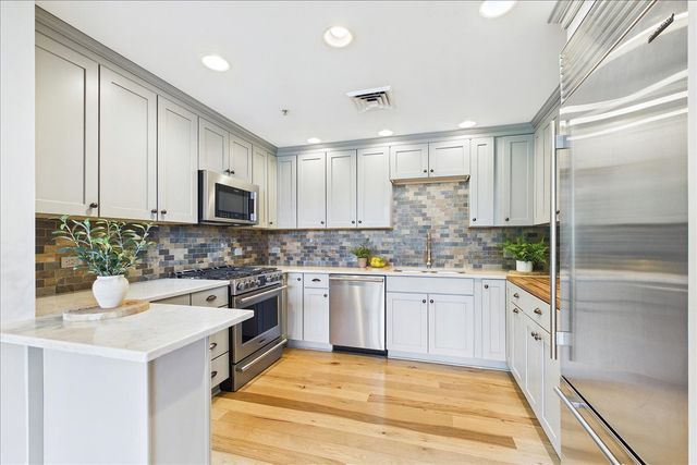 977 Harris Road 25, Grayslake, IL 60030