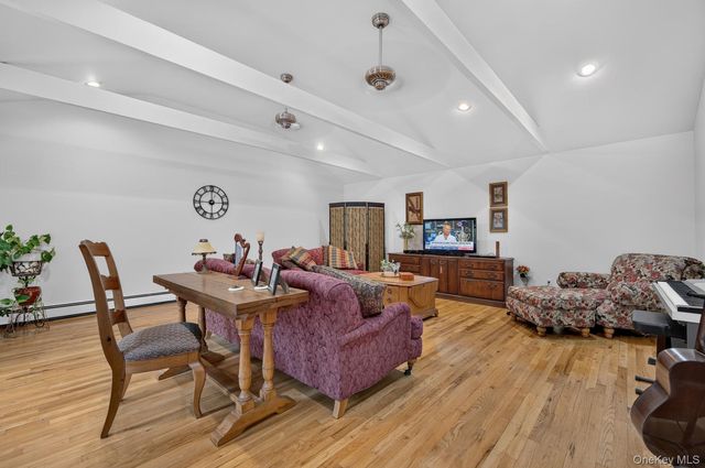8 Tuscan Court, Huntington, NY 11746