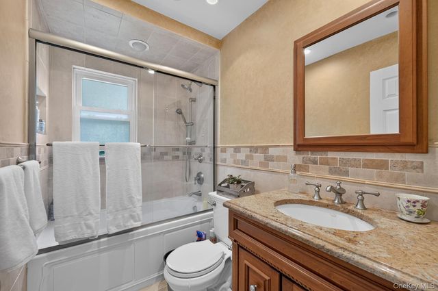 8 Tuscan Court, Huntington, NY 11746