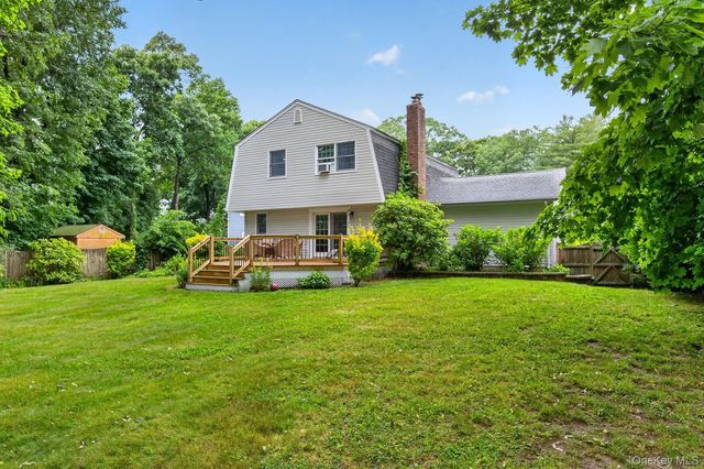 8 Tuscan Court, Huntington, NY 11746