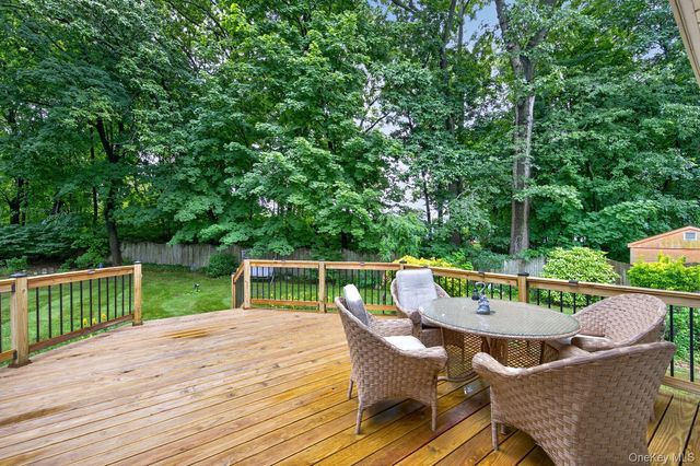 8 Tuscan Court, Huntington, NY 11746