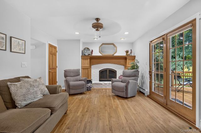 8 Tuscan Court, Huntington, NY 11746