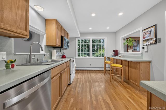 8 Tuscan Court, Huntington, NY 11746