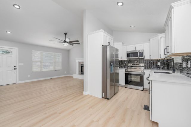 6527 N Scottsville St, Park City, KS 67219